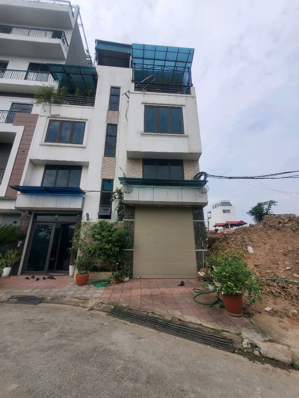 Bán nhà Vườn Hồ 1,Cự Khối 3 tầng,43m vỉa hè,oto tránh nhỉnh 8 tỷ - Ảnh 2